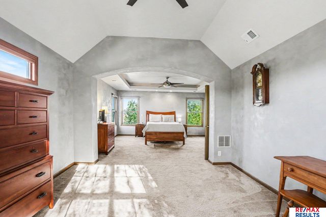 7427 S 102 Avenue, La Vista, NE 68128