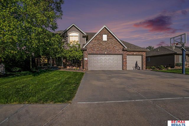 7427 S 102 Avenue, La Vista, NE 68128