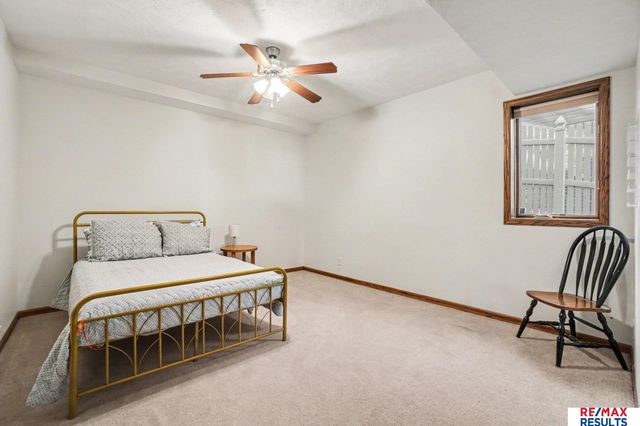7427 S 102 Avenue, La Vista, NE 68128