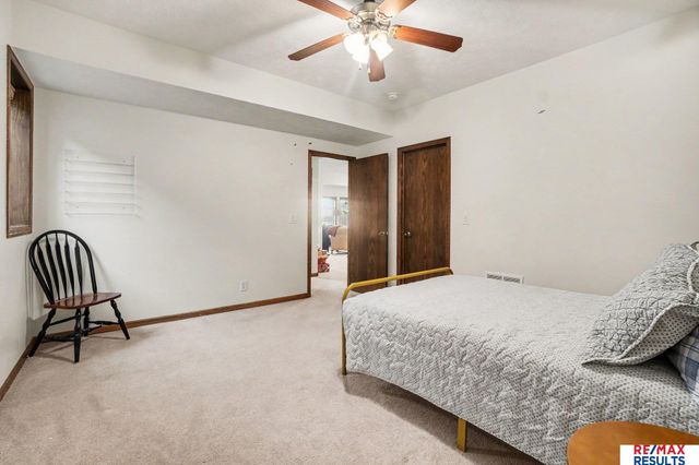 7427 S 102 Avenue, La Vista, NE 68128