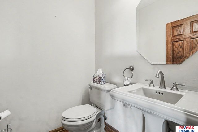 7427 S 102 Avenue, La Vista, NE 68128