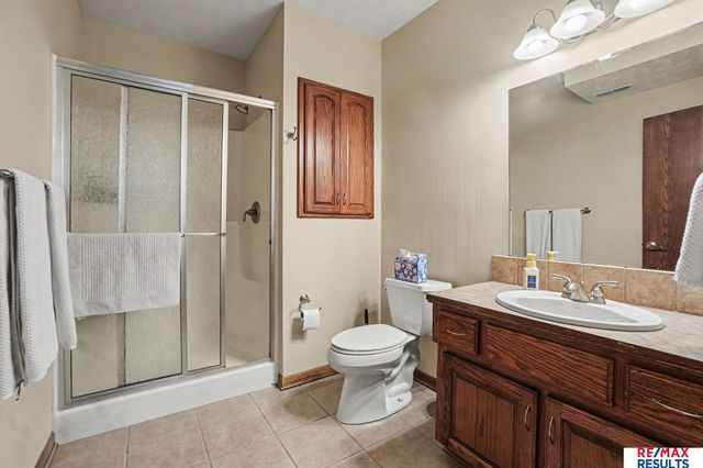 7427 S 102 Avenue, La Vista, NE 68128