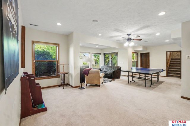 7427 S 102 Avenue, La Vista, NE 68128