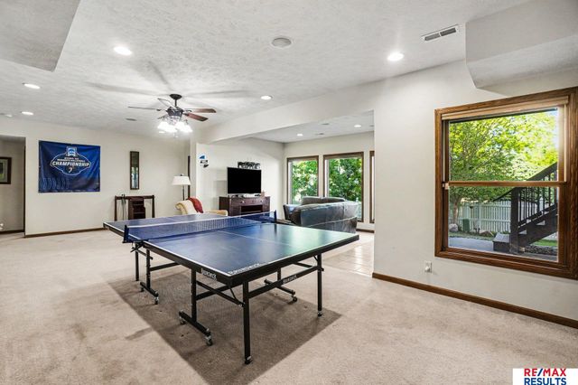 7427 S 102 Avenue, La Vista, NE 68128