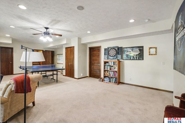 7427 S 102 Avenue, La Vista, NE 68128