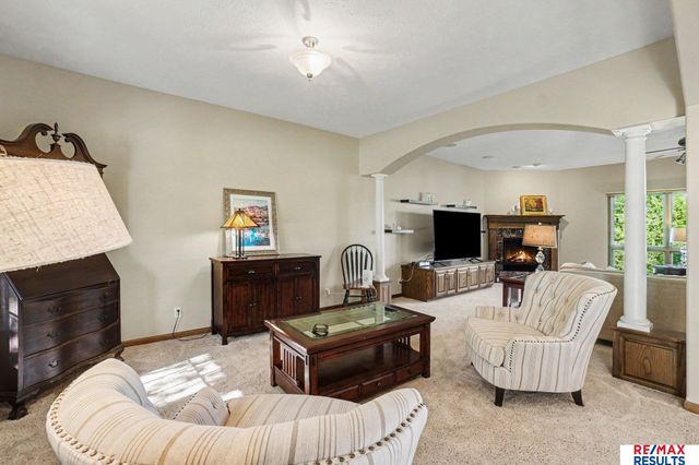 7427 S 102 Avenue, La Vista, NE 68128