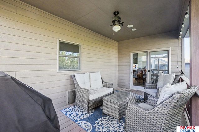 7427 S 102 Avenue, La Vista, NE 68128