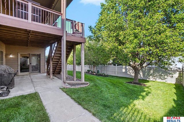 7427 S 102 Avenue, La Vista, NE 68128