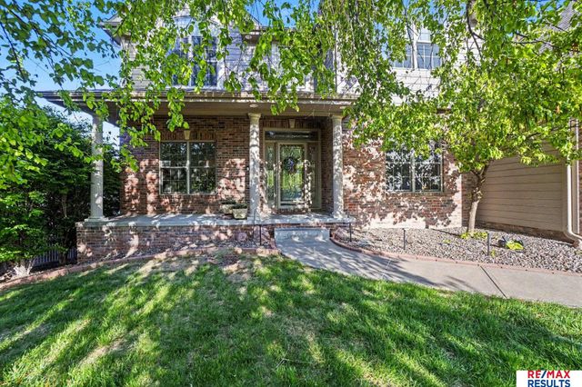 7427 S 102 Avenue, La Vista, NE 68128