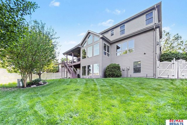 7427 S 102 Avenue, La Vista, NE 68128