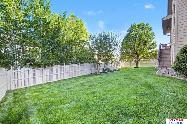 7427 S 102 Avenue, La Vista, NE 68128