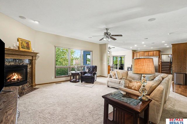 7427 S 102 Avenue, La Vista, NE 68128