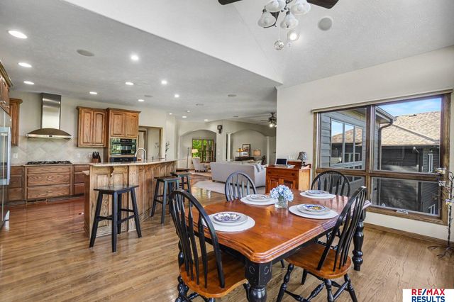 7427 S 102 Avenue, La Vista, NE 68128