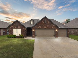 12110 E 69th Street N, Owasso, OK 74055