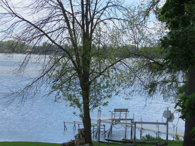 W10725 Blackhawk Trail, Fox Lake, WI 53933