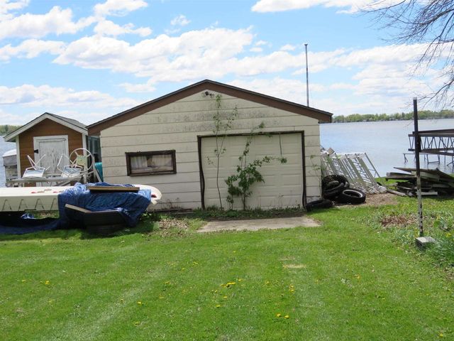 W10725 Blackhawk Trail, Fox Lake, WI 53933