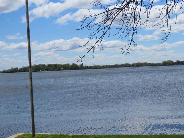 W10725 Blackhawk Trail, Fox Lake, WI 53933