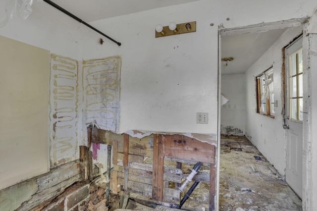 292 E Barthman Avenue, Columbus, OH 43207