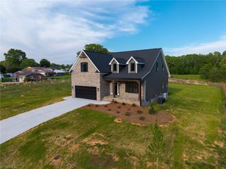 377 Lenalan Drive, Lexington, NC 27295