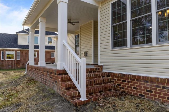 1920 Lancing Crest LN, Chesapeake, VA 23323