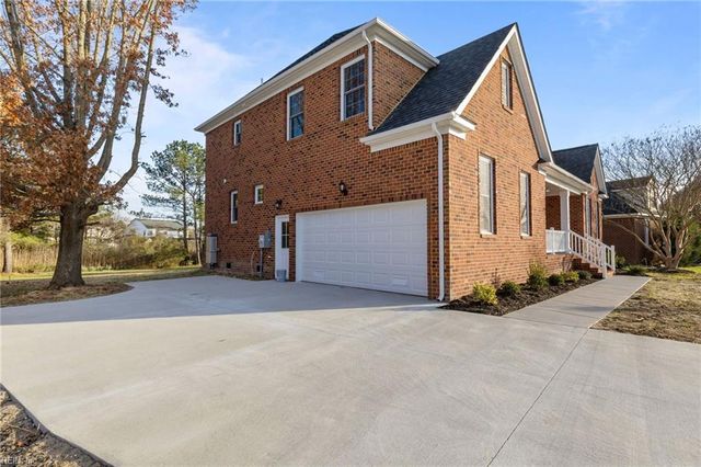 1920 Lancing Crest LN, Chesapeake, VA 23323