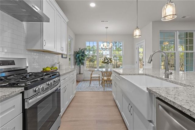 1920 Lancing Crest LN, Chesapeake, VA 23323