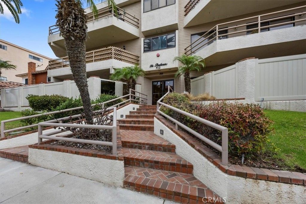 Image 1 of property listing at 512 Esplanade 303, Redondo Beach, CA 90277