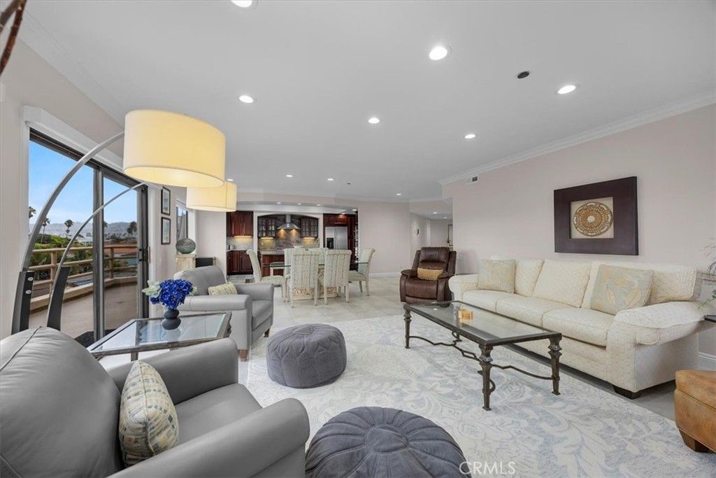 Image 15 of property listing at 512 Esplanade 303, Redondo Beach, CA 90277