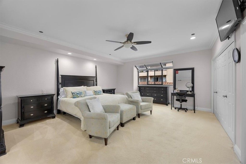 Image 20 of property listing at 512 Esplanade 303, Redondo Beach, CA 90277