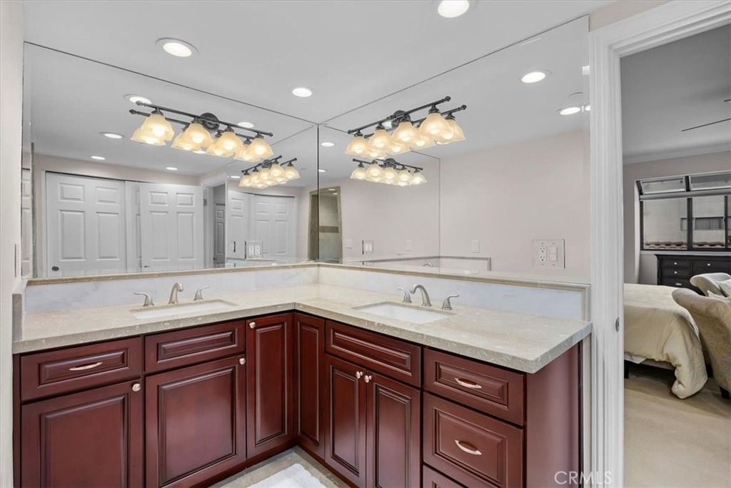 Image 23 of property listing at 512 Esplanade 303, Redondo Beach, CA 90277