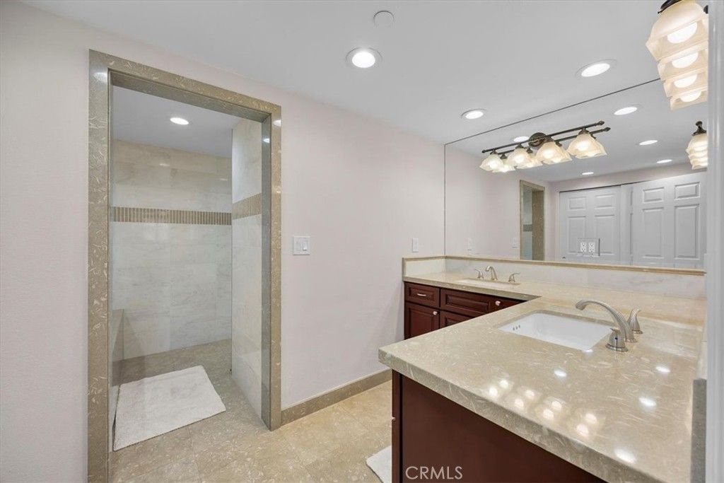 Image 24 of property listing at 512 Esplanade 303, Redondo Beach, CA 90277