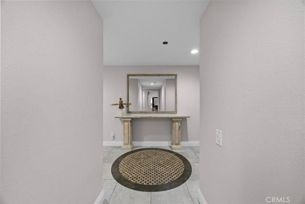 Image 29 of property listing at 512 Esplanade 303, Redondo Beach, CA 90277
