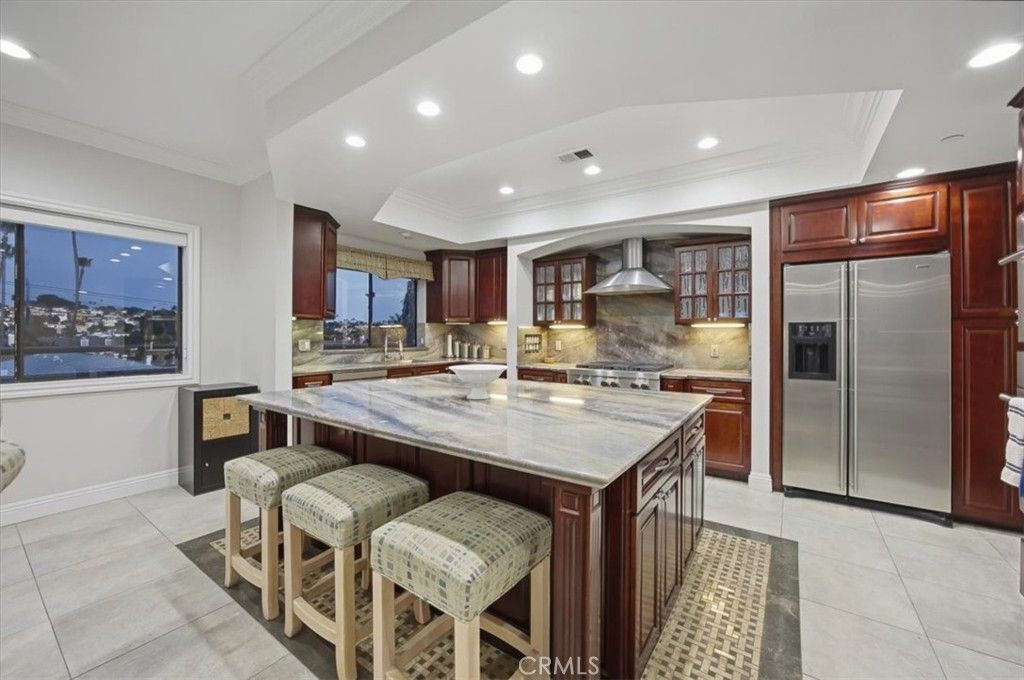 Image 3 of property listing at 512 Esplanade 303, Redondo Beach, CA 90277