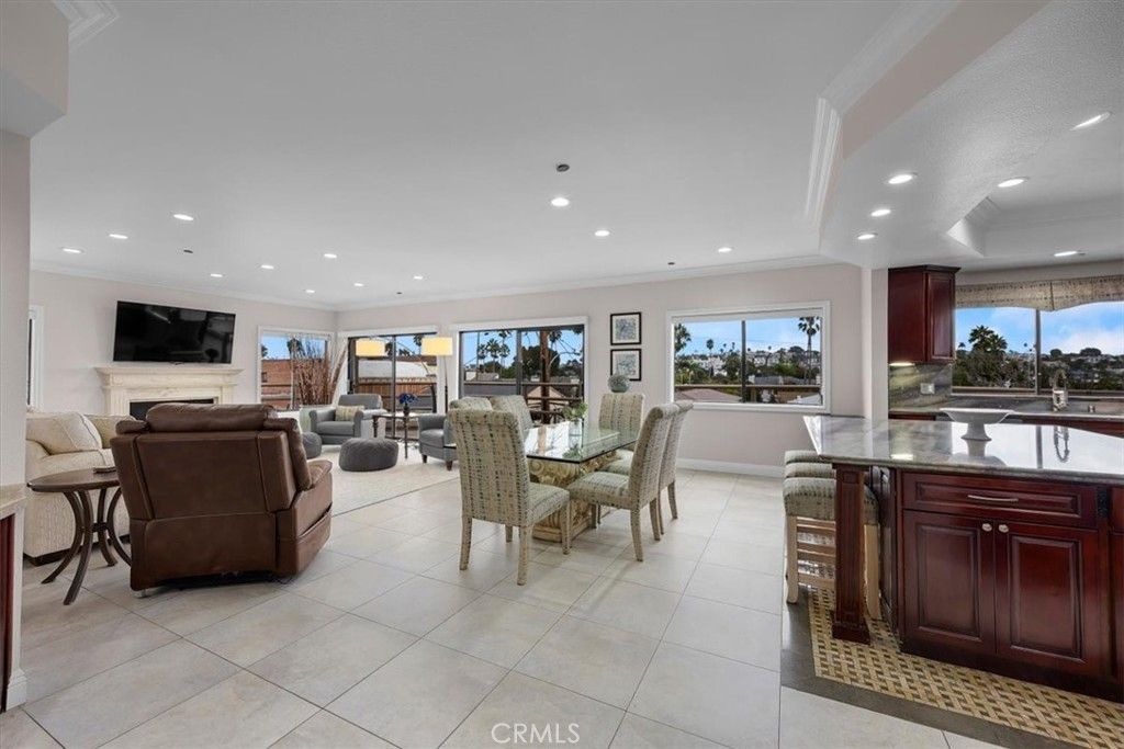 Image 31 of property listing at 512 Esplanade 303, Redondo Beach, CA 90277