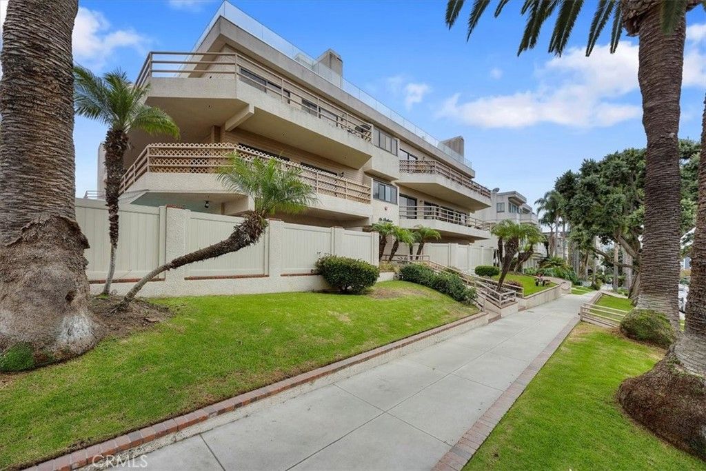 Image 38 of property listing at 512 Esplanade 303, Redondo Beach, CA 90277