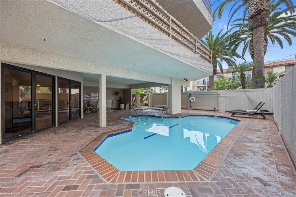 Image 43 of property listing at 512 Esplanade 303, Redondo Beach, CA 90277