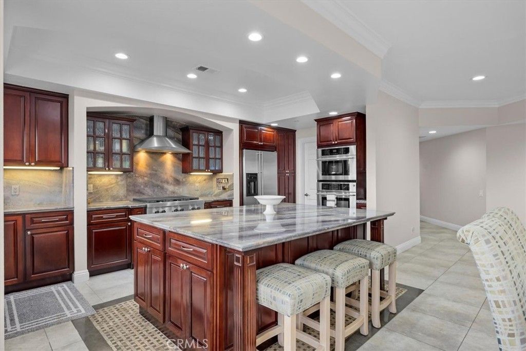 Image 7 of property listing at 512 Esplanade 303, Redondo Beach, CA 90277