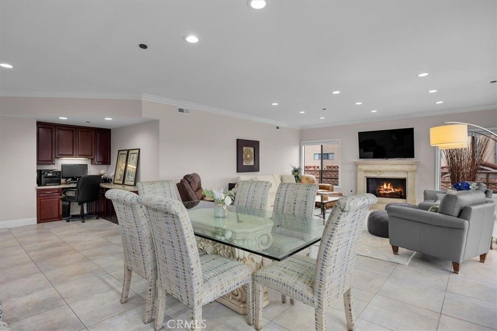 Image 9 of property listing at 512 Esplanade 303, Redondo Beach, CA 90277