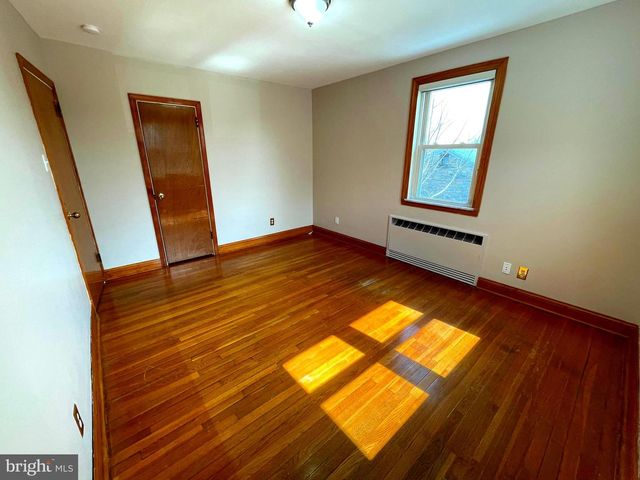 712 W MACDADE BLVD, Folsom, PA 19033