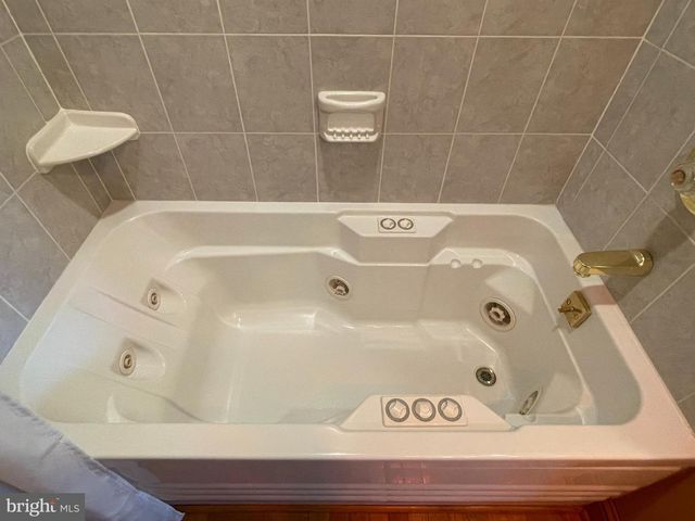 712 W MACDADE BLVD, Folsom, PA 19033