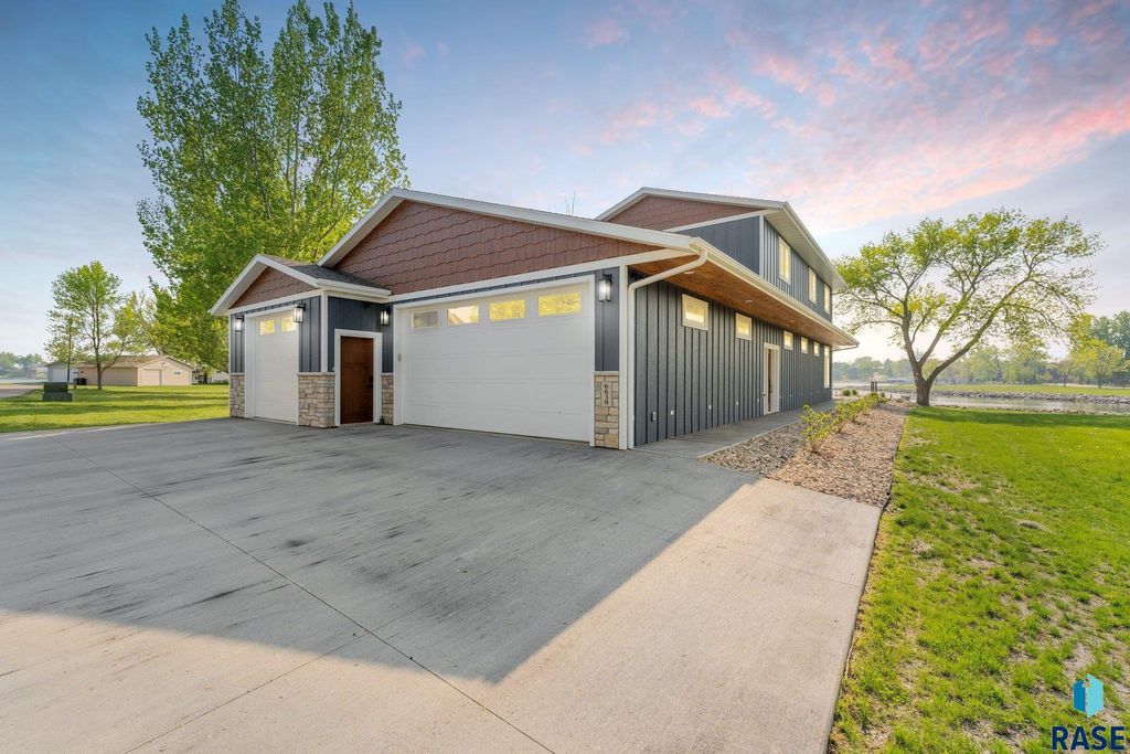 6639 Peninsula Ln Lane, Wentworth, SD 57075