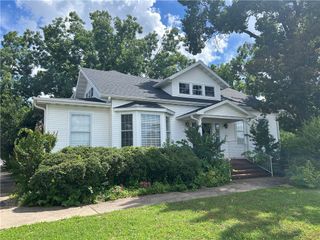 520 W Poplar Street, Rogers, AR 72756