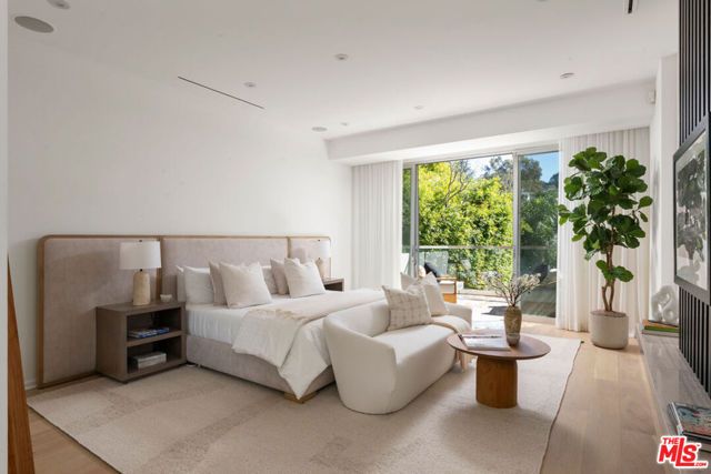 2731 Hutton Drive, Beverly Hills, CA 90210