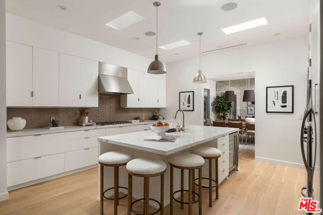 2731 Hutton Drive, Beverly Hills, CA 90210
