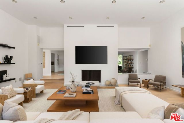 2731 Hutton Drive, Beverly Hills, CA 90210