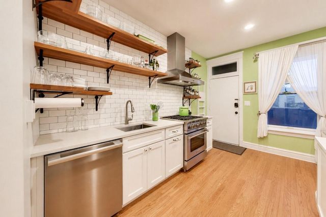 4428 N Malden Street 3N, Chicago, IL 60640