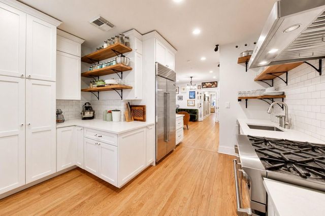 4428 N Malden Street 3N, Chicago, IL 60640