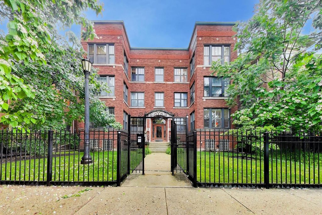 4428 N Malden Street 3N, Chicago, IL 60640