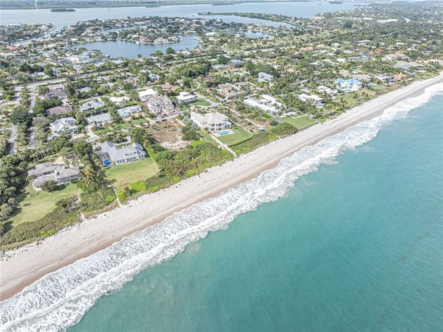 856 Norfolk Pine Lane, Vero Beach, FL 32963