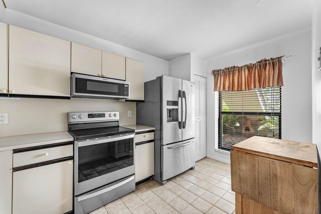 3349 Lucerne Park Drive, Greenacres, FL 33467
